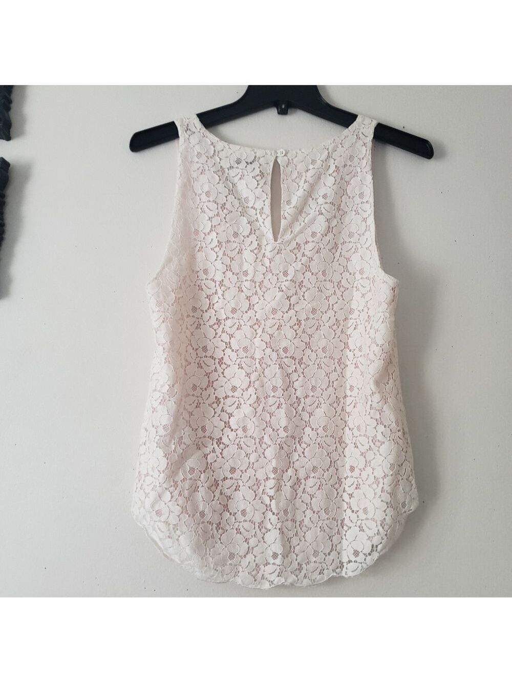 TALULA Sleeveless Lace Top - Picture 3 of 7